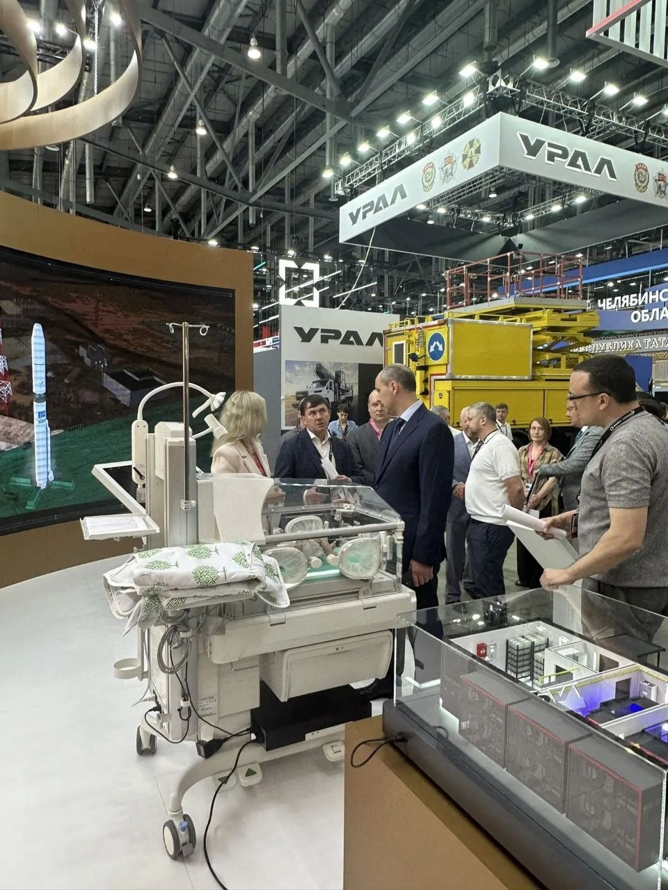 Инкубатор-трансформер VEDAL на стенде Свердловской области